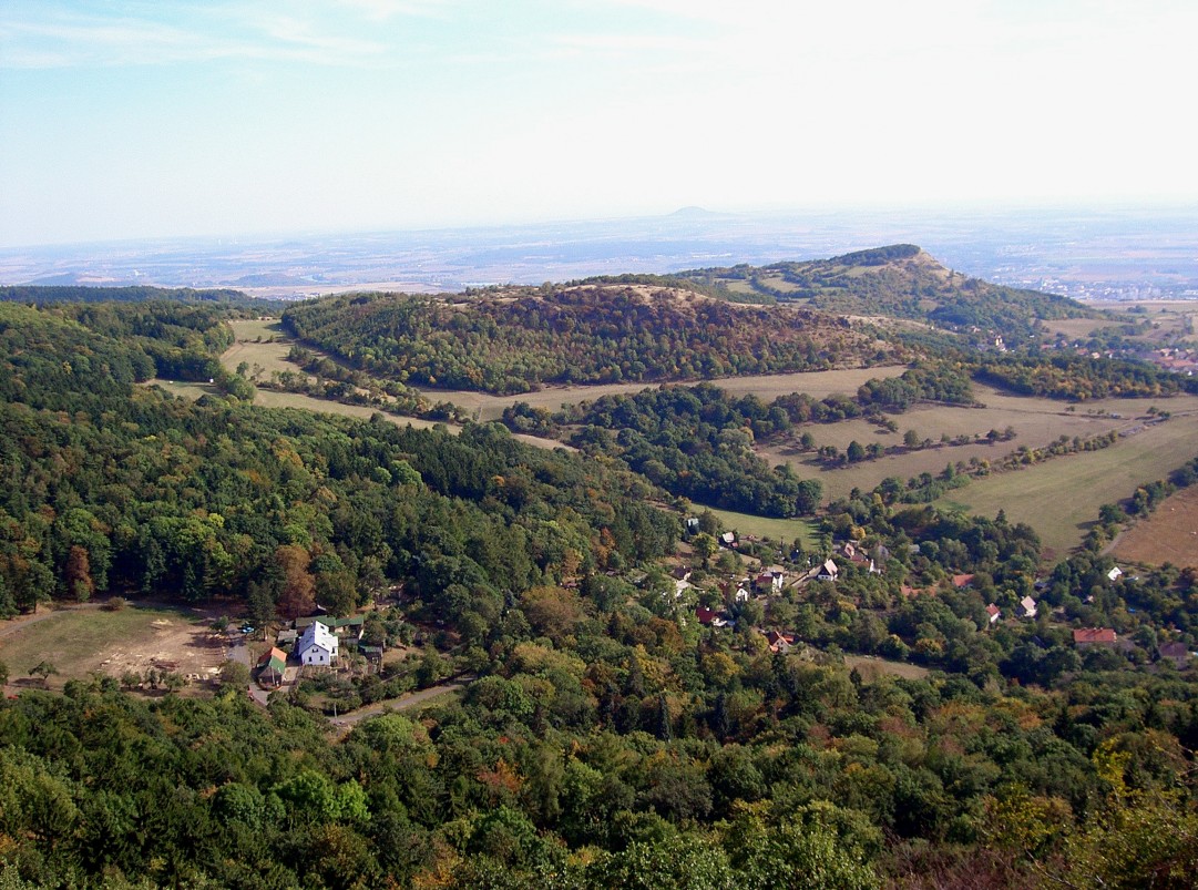 Pohled z vrchu Varho, zdroj commons.wikimedia.org autor groove11