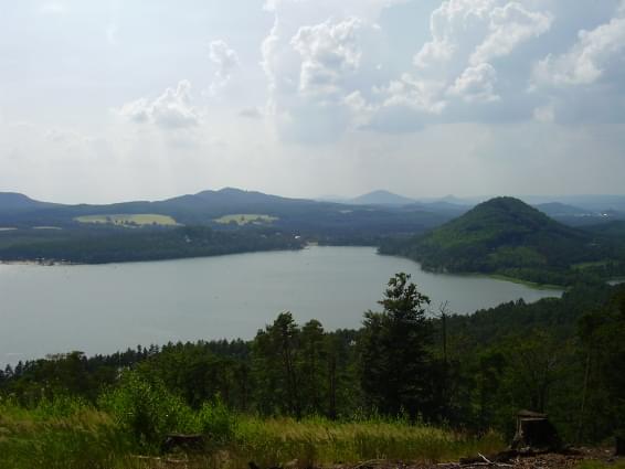 Máchovo jezero, zdroj commons.wikimedia.org, autor Michael Kümmling