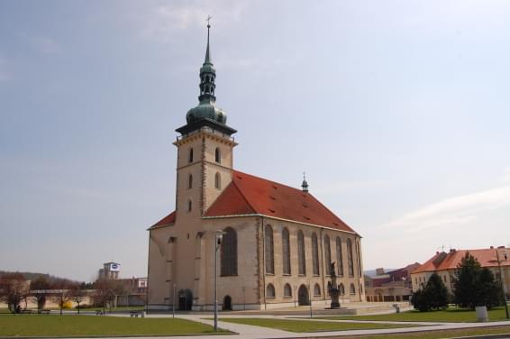 Kostel Nanebevzetí Panny Marie v Most, zdroj commons.wikimedia.org, autor Ladislav Faigl