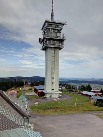 Klínovec - televizní věž, zdroj commons.wikimedia.org, autor BlueWhiteJerry